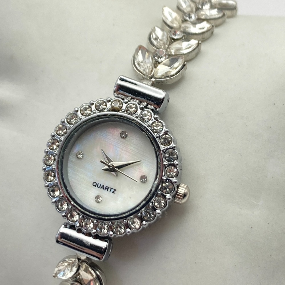 Modern Women's Watch Silver Tone Crystals Bling 23mm MOP Adjustable New Battery